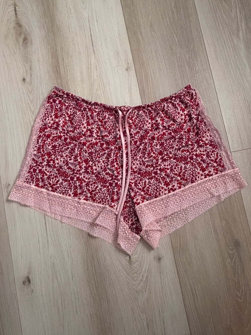 Victoria's Secret PJ Shorts Size M Red Pink Floral